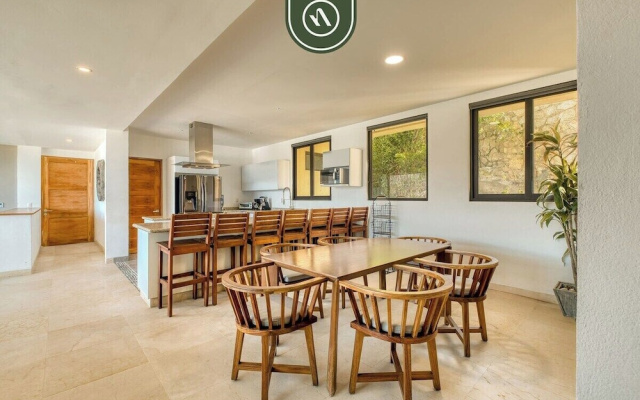 Luxury 4 BR Condo - Amazing Bay View - Pool