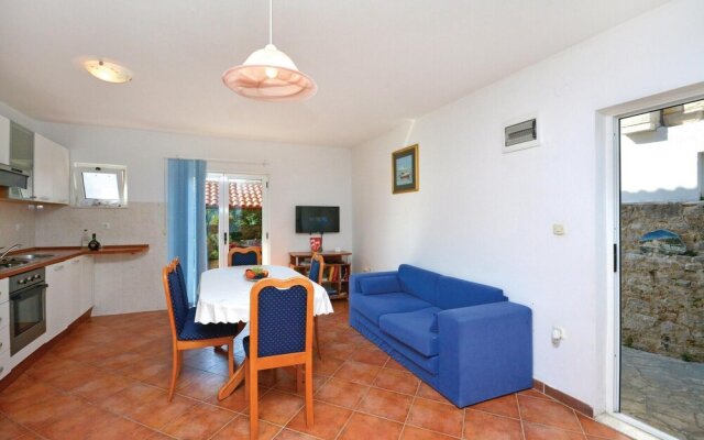 Awesome Home in Grohote With Wifi and 4 Bedrooms