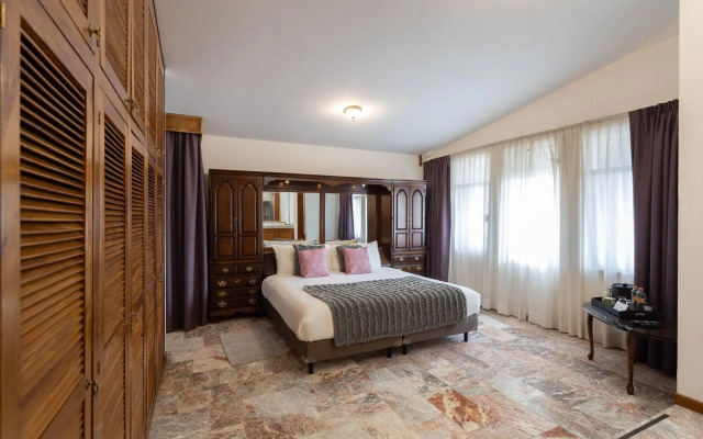 Santo Refugio Heritage Hotel