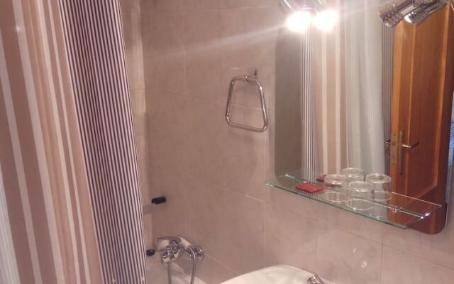 Las Cavenes Del Cabaco