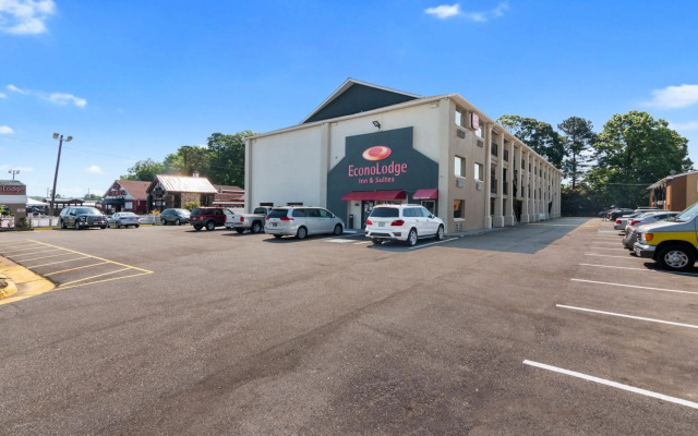 Econo Lodge Inn & Suites