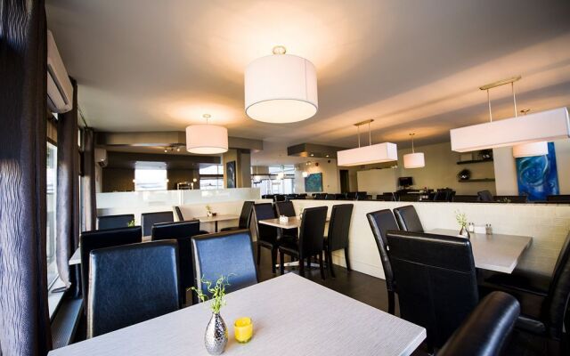V Hotel & Suites