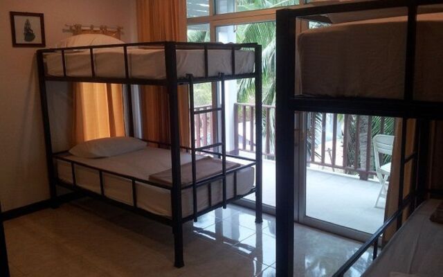 Baan Tai Backpackers