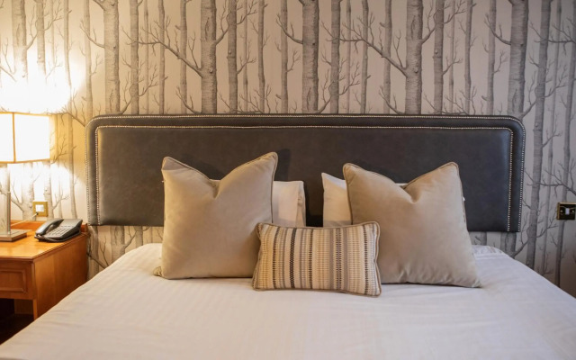 Riverside Lodge Hotel