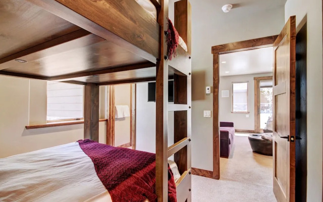 Slope View  3 Bedroom Townhouse by RedAwning