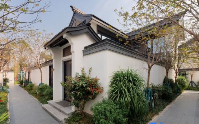 Qingyuan Jihua Park American Comic Book Hot Spring Vacation Villas