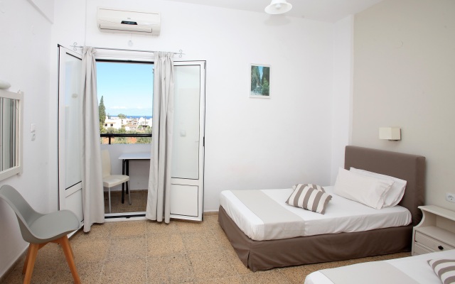 Iraklis Studios & Apartments