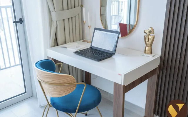 5 Mins Circle mal & 12 Mins Emirates Mal