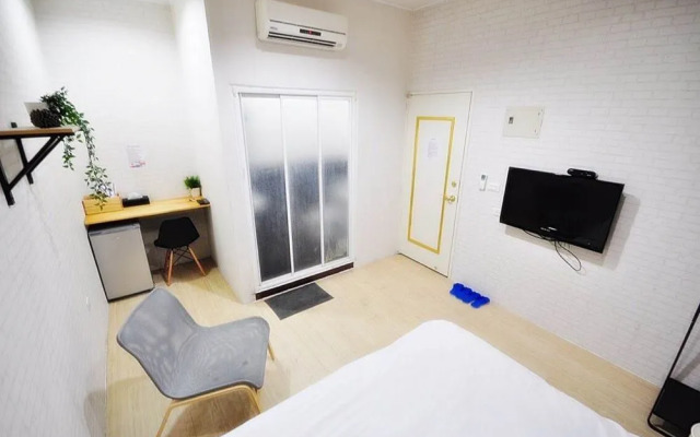 Travelers Little House 2