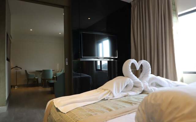The Cruze Premium Boutique Hotel