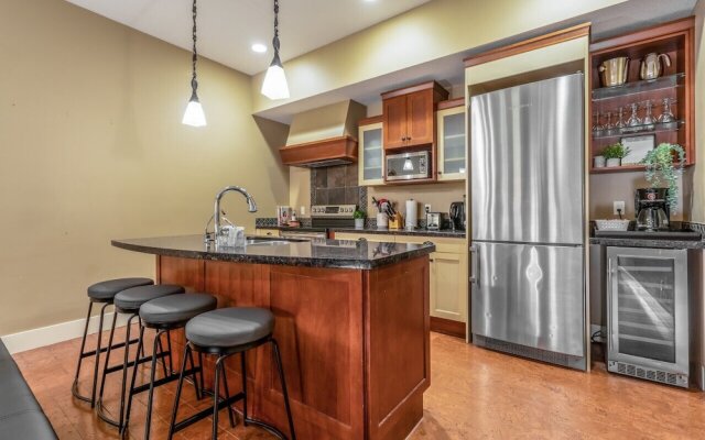 Luxury 3-Br Penthouse | INDOOR Pool & Hot Tub | Pool Table | 2 Decks + Mtn Views