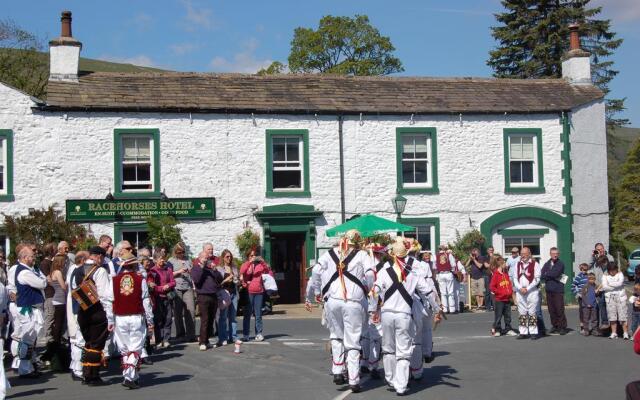 The Racehorses Hotel