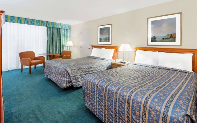 Travelodge Peoria Hotel and Conference Center
