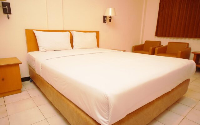 Nhu Phuc Hotel by OYO Rooms