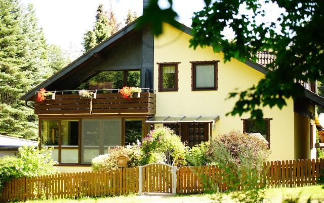 Ferienwohnung im Wald mit Kamin