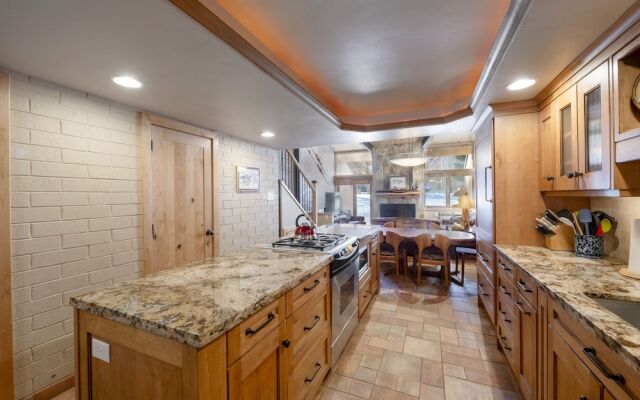 Park Avenue Upgraded 2 Bedroom Condominiums