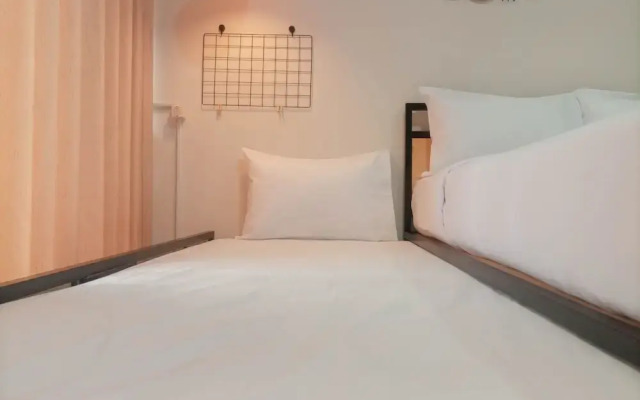 Cozy Studio At Patraland Amarta Apartment