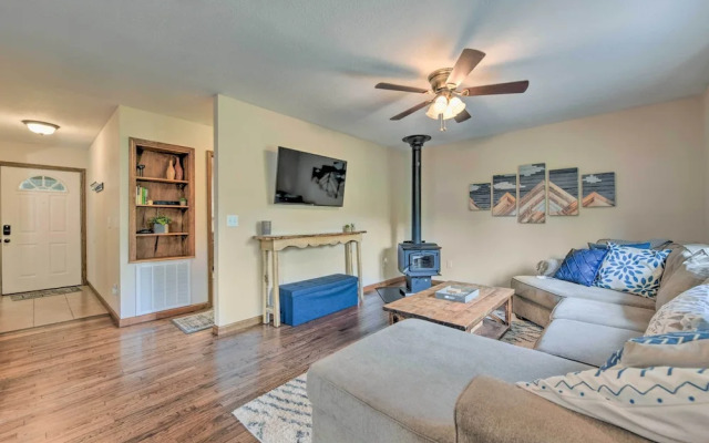 Pet-friendly Waynesville Home w/ Mountain Views!