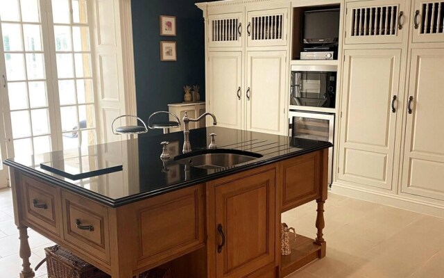 Exceptional Unique 5 Bedroom Manor House