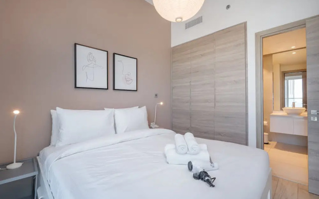 Modern 1-bed With Partial Sea Marina View