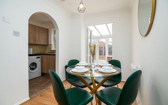 Luxurious 2 bed House - Free Parking