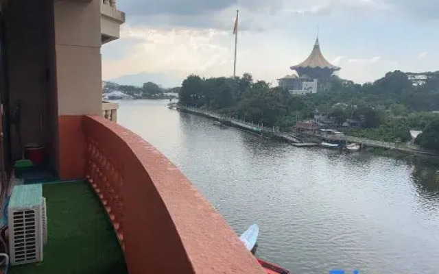 Nicely Riverbank suites 405 @Riverview