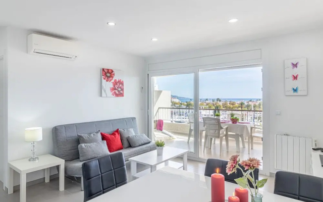 Apartment Overlooking the sea and the Port of Empuriabrava