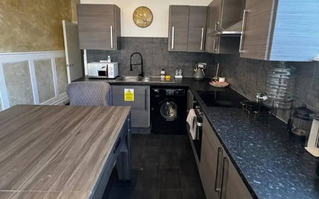 Central Sheffield 3-bed Apt, Sleeps 7 With Parking