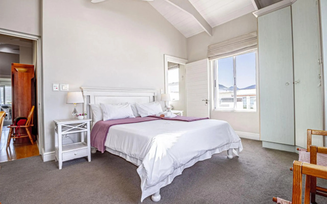 138 Marine Beachfront Guesthouse