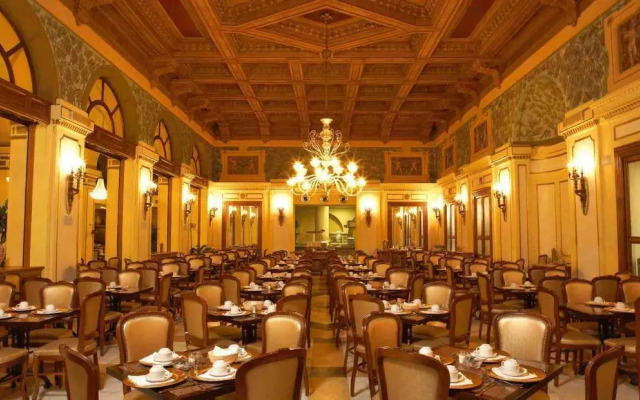 The Lake Como EDITION