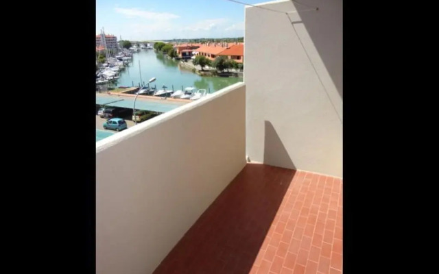 Flat a few Steps From the Beach