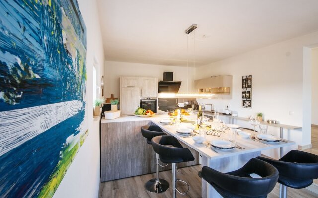 Luxurious Villa Near Vir With Swimming Pool