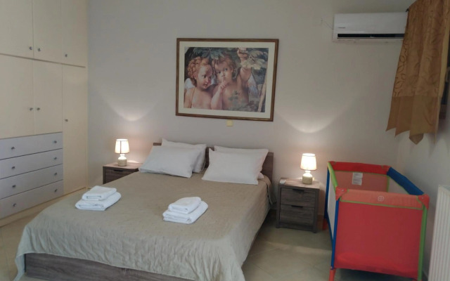 Quiet luxury apartment near city center and port