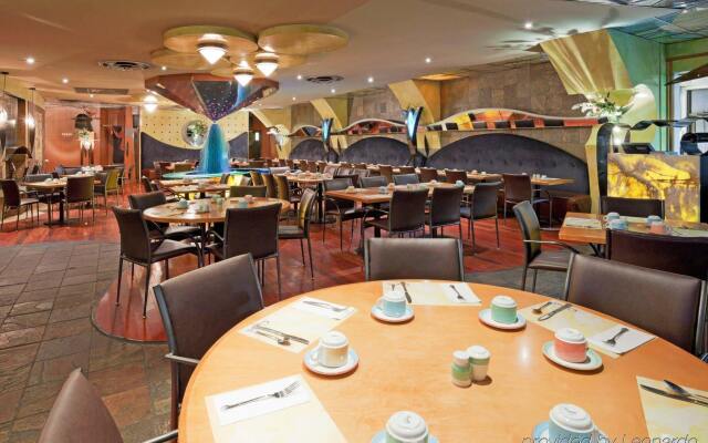 Holiday Inn Niagara Falls - By The Falls by IHG