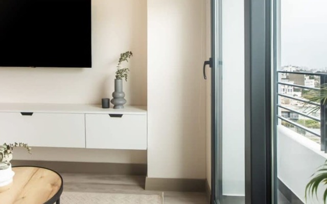 w Modern 1BR With Balcony in San Isidro
