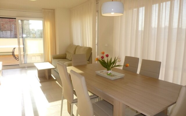 Modern Apartment in Roses Near Beach