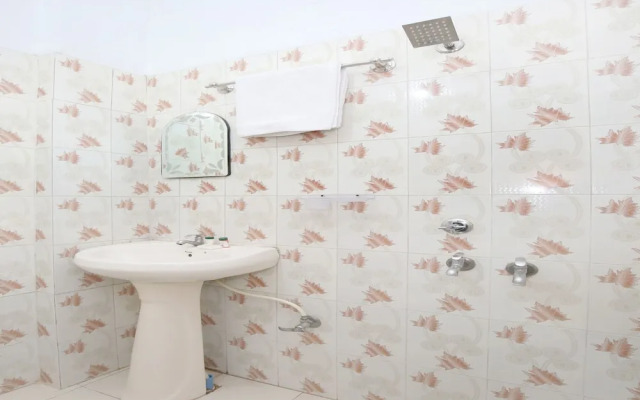 Collection O 12986 The Red Hotel