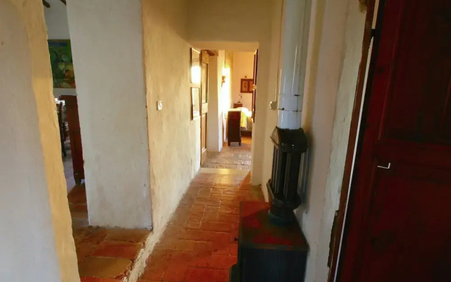 Rustic Cottage in Magione with Garden