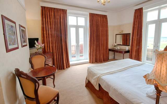 Queens Hotel