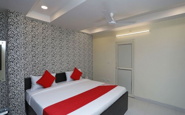 OYO 22697 Richa Grand Inn