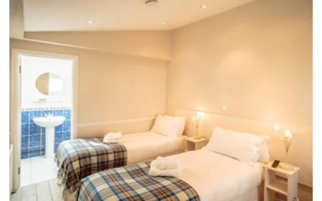 The Waterfront Hotel & Bistro