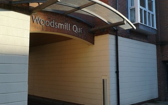 Cosy Riverside Apartment - Woodsmill Quay Free Parking