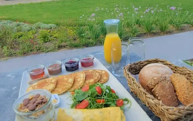 Amyntas Seafront Hotel