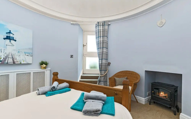 Laston Garden Apartment - Sea Views Large Terrace