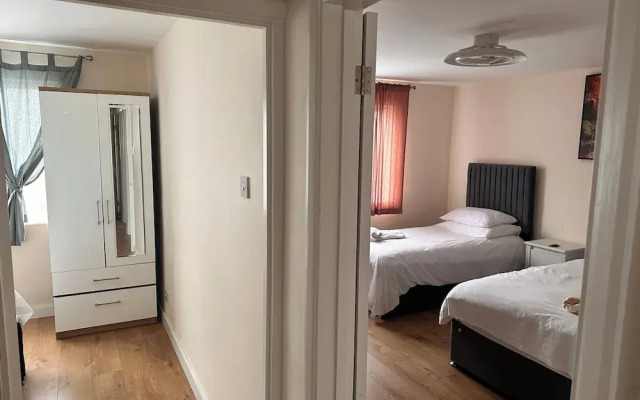 2 Bedroom Apartment-sleeps 6-parking-wifi