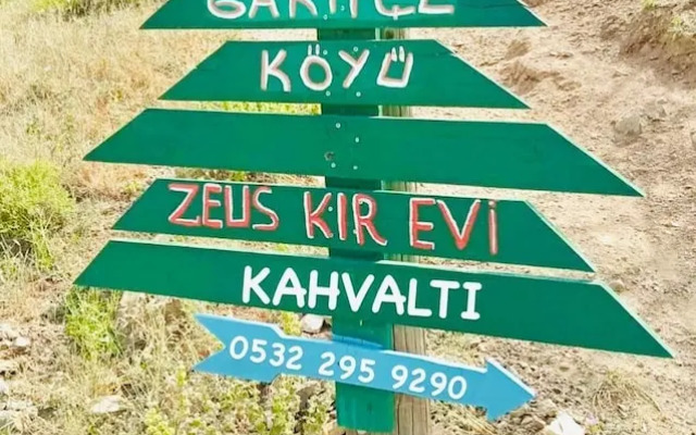 Zeus Kir Evi