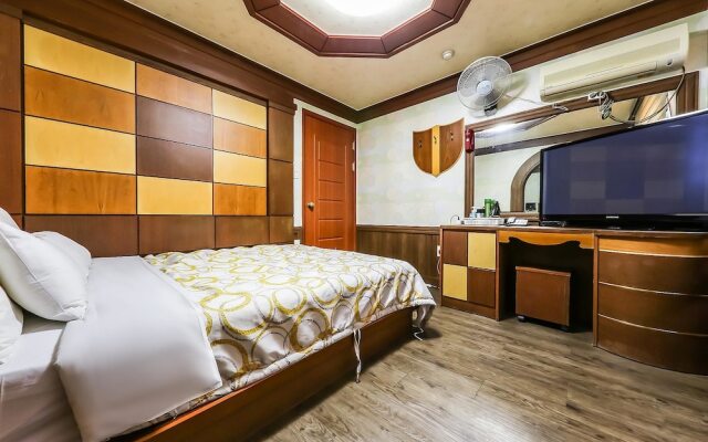 Pine Motel
