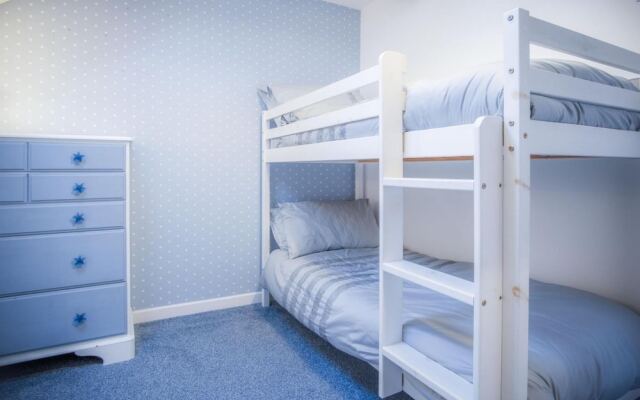 The Penthouse At The Mews - 2 Bedroom Apartment - Tenby