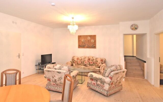 Charming Apartment With Parking Facilities