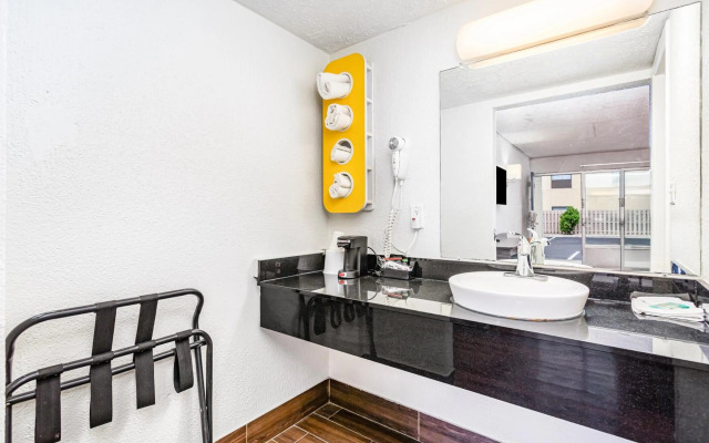 Relax Inn by OYO Columbus OH I 70